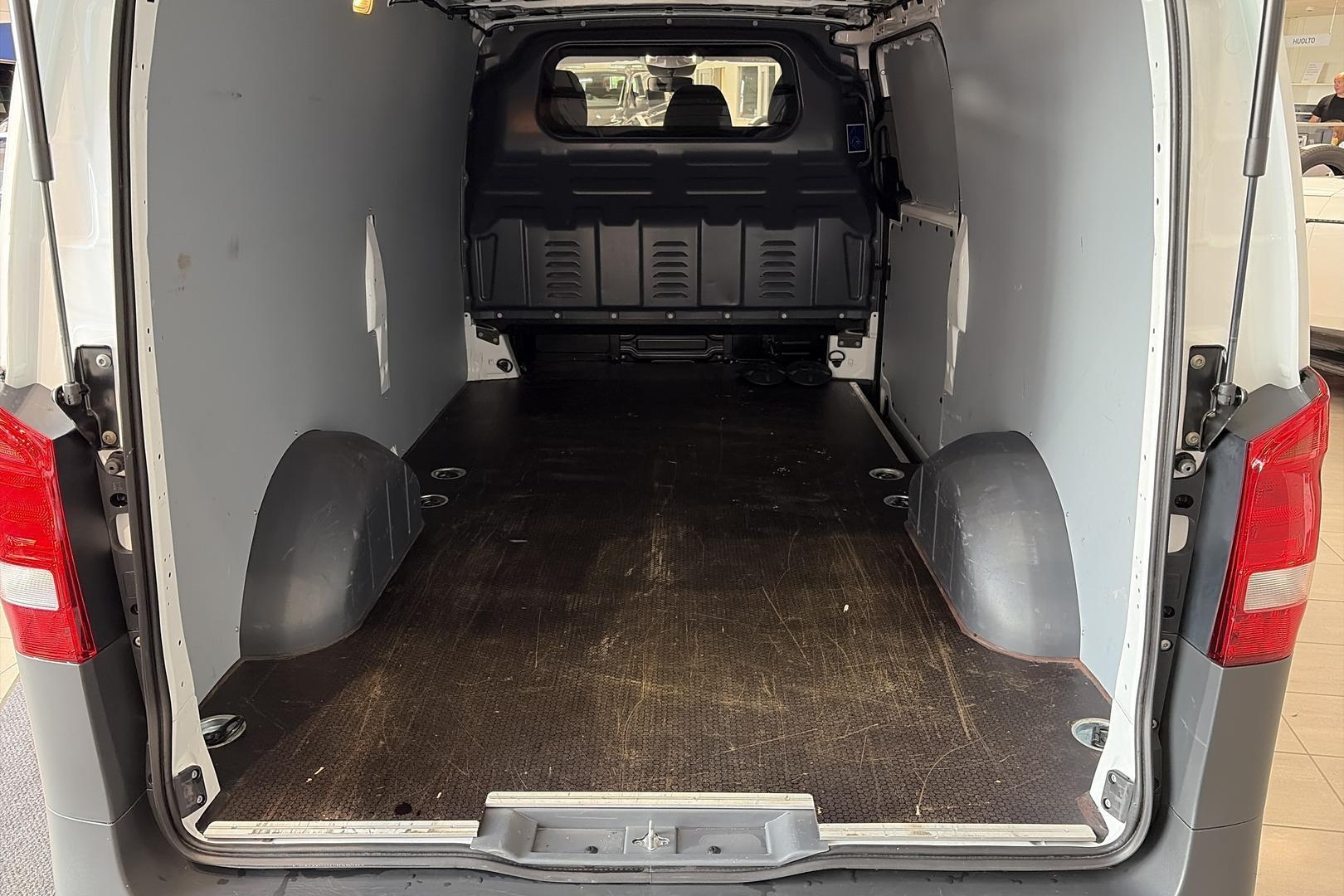Mercedes-Benz Vito 12