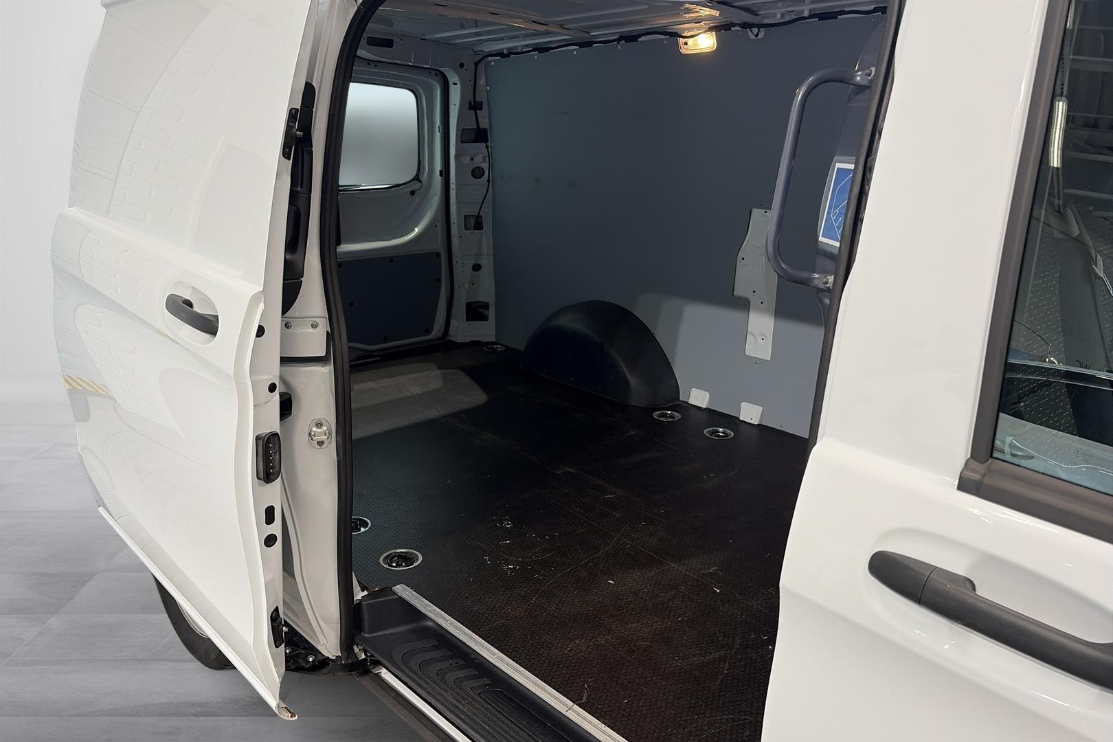 Mercedes-Benz Vito 13