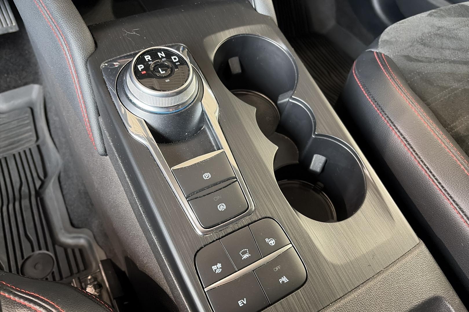 FORD Kuga 2023