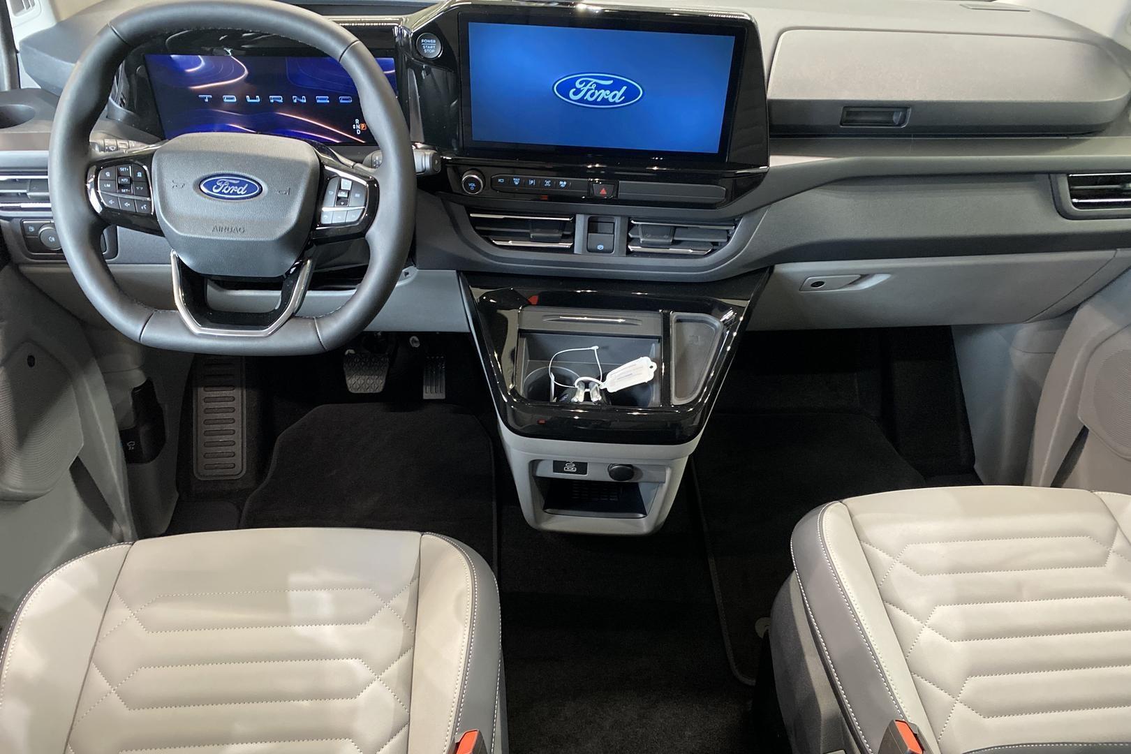 Ford Tourneo Custom 10