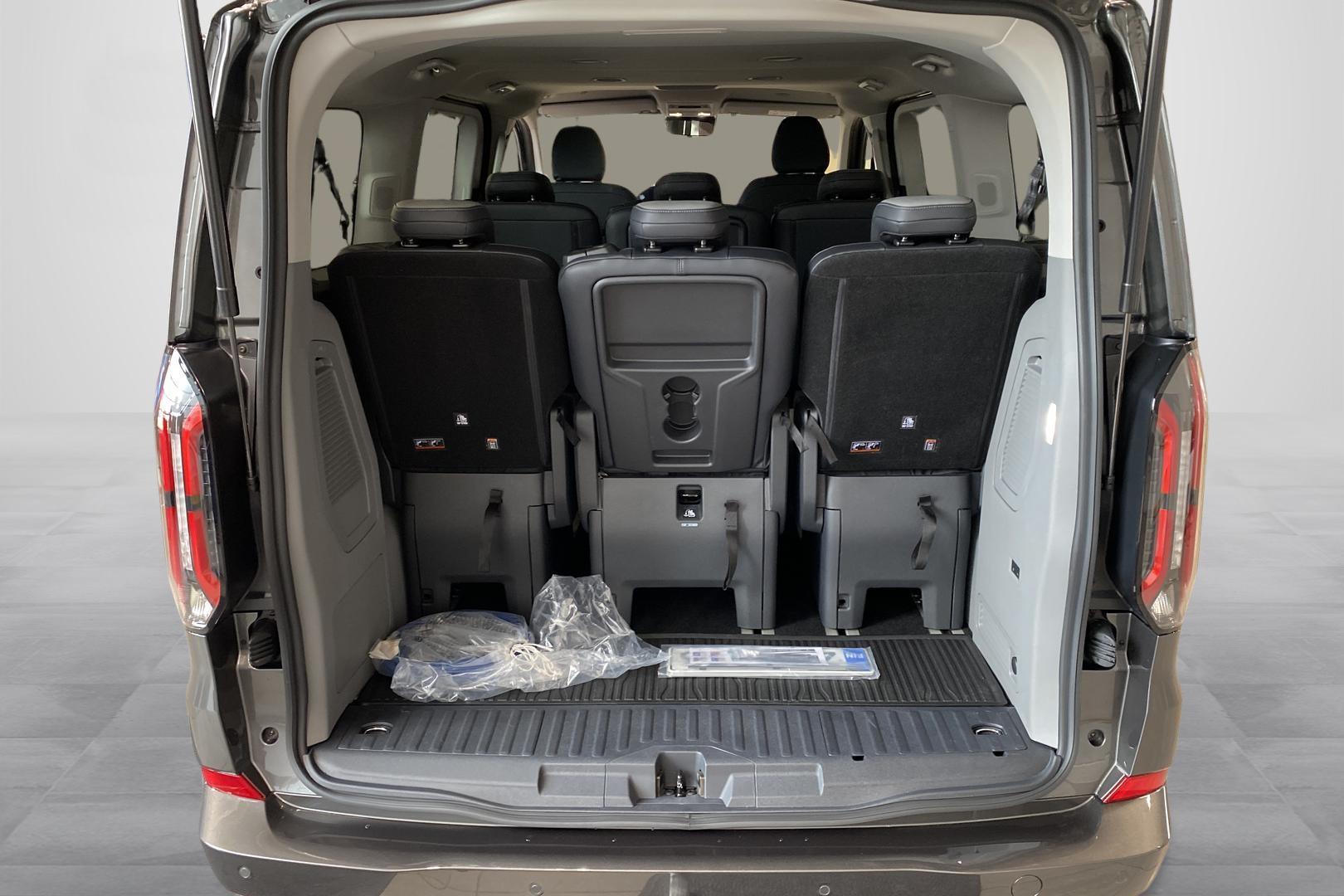 Ford Tourneo Custom 12