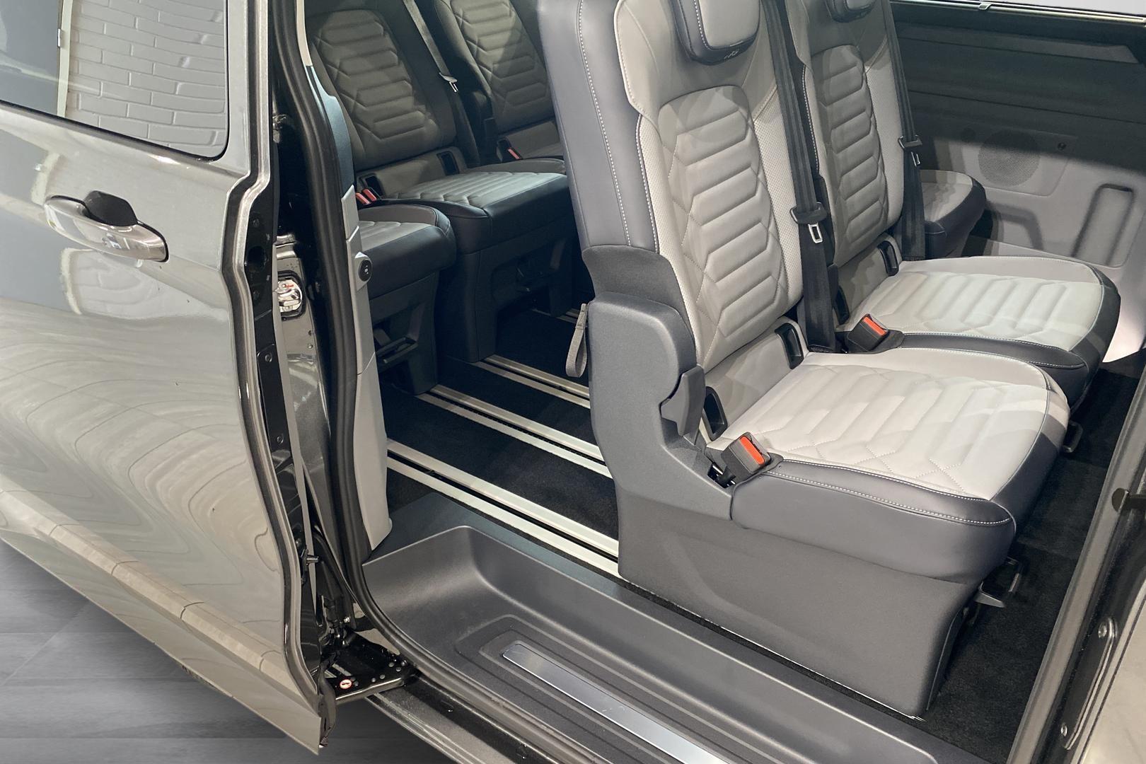 Ford Tourneo Custom 13