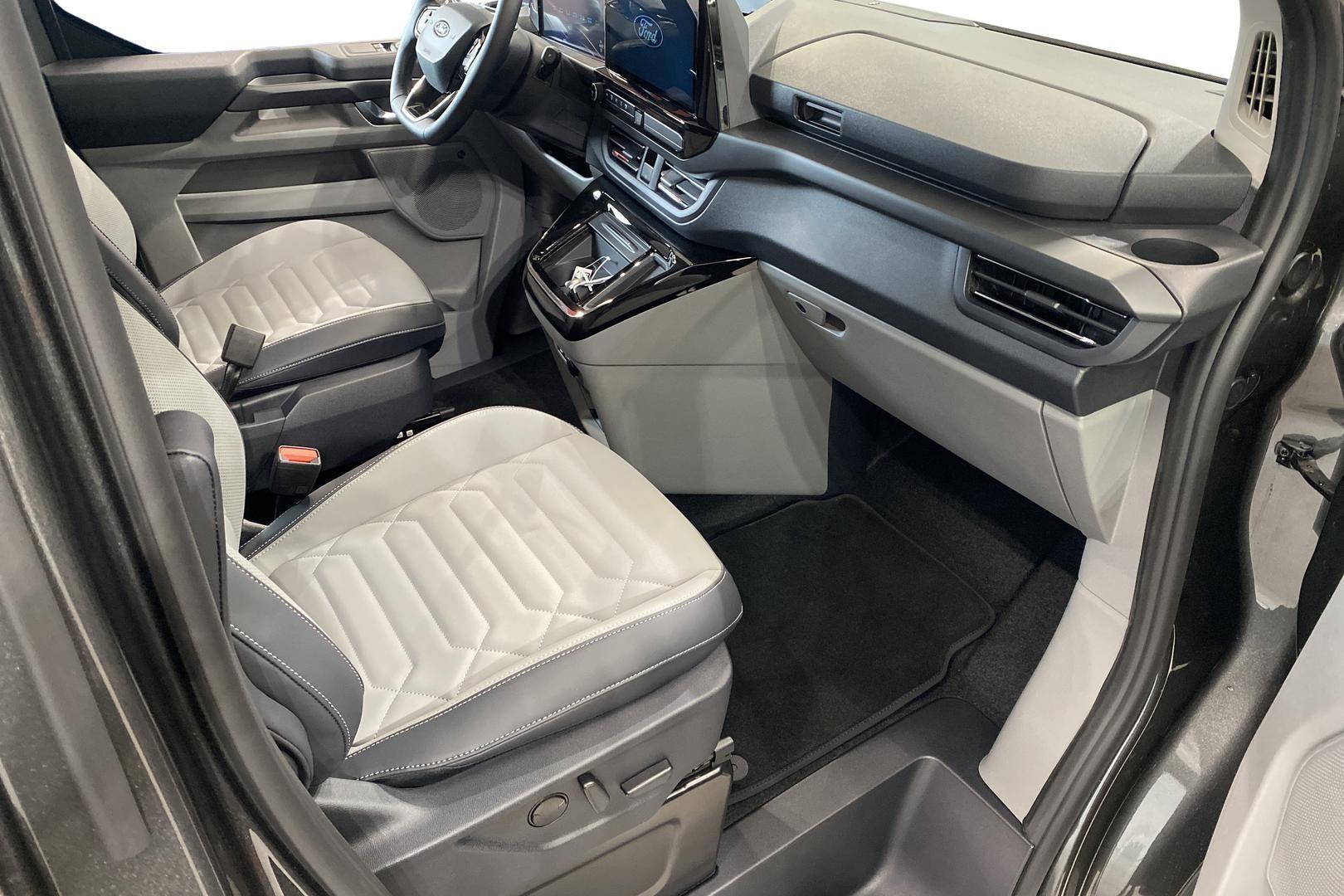 Ford Tourneo Custom 14