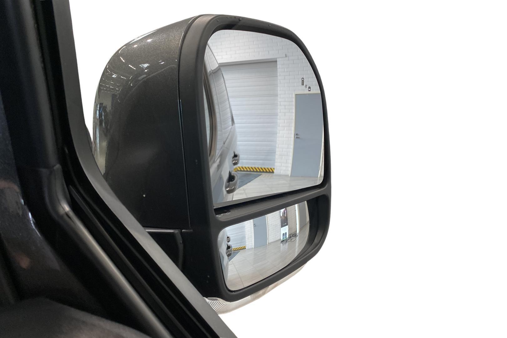 Ford Tourneo Custom 23