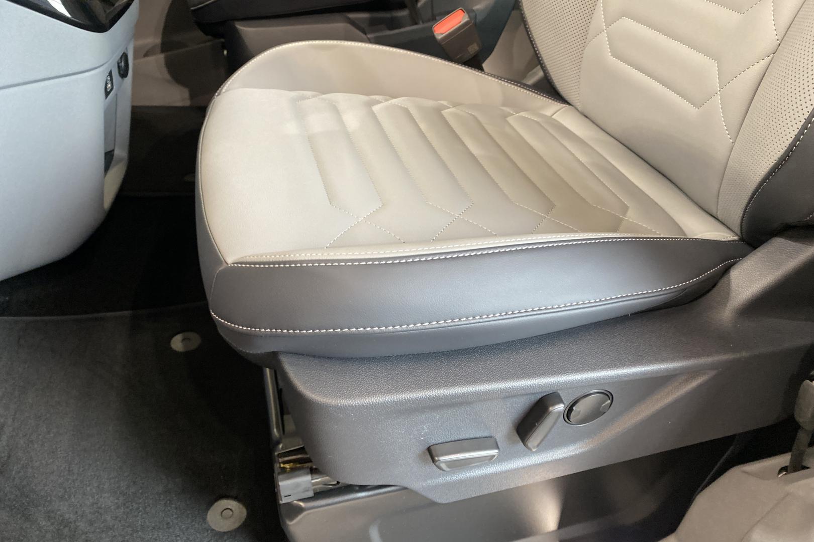 Ford Tourneo Custom 26