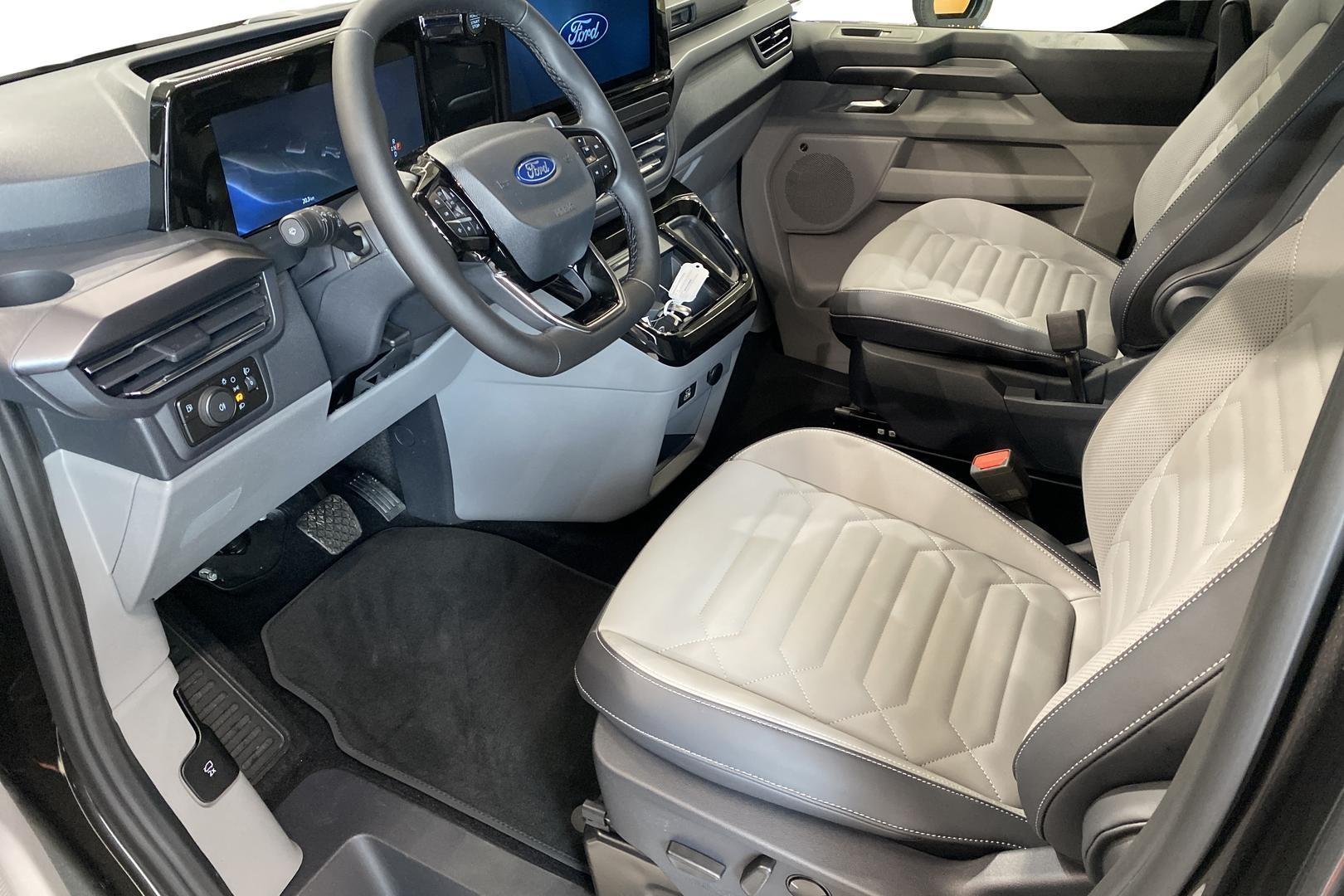 Ford Tourneo Custom 9