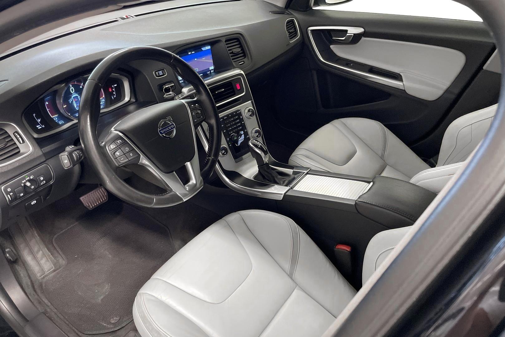 Volvo V60 2015