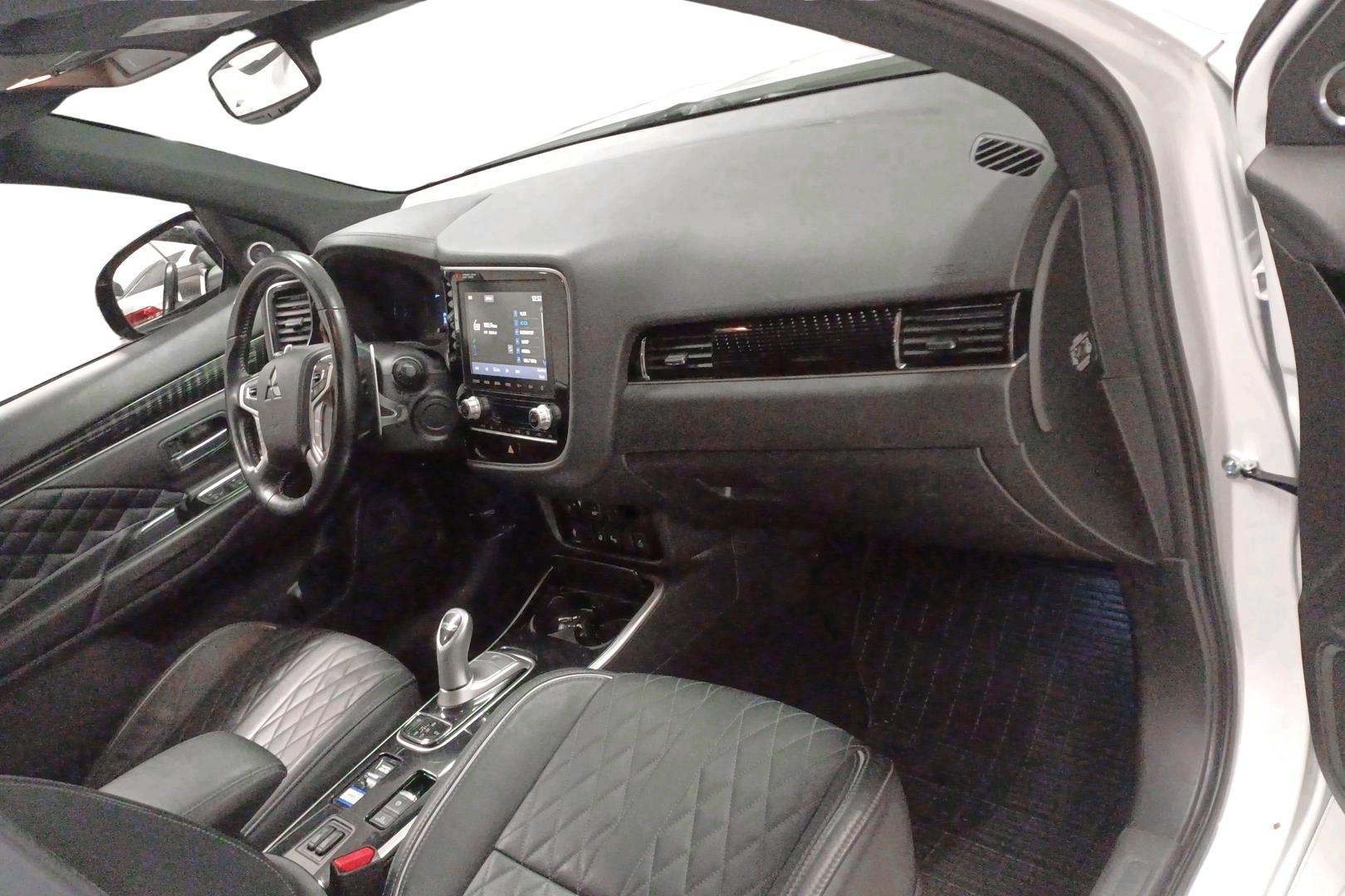 Mitsubishi Outlander PHEV 2020