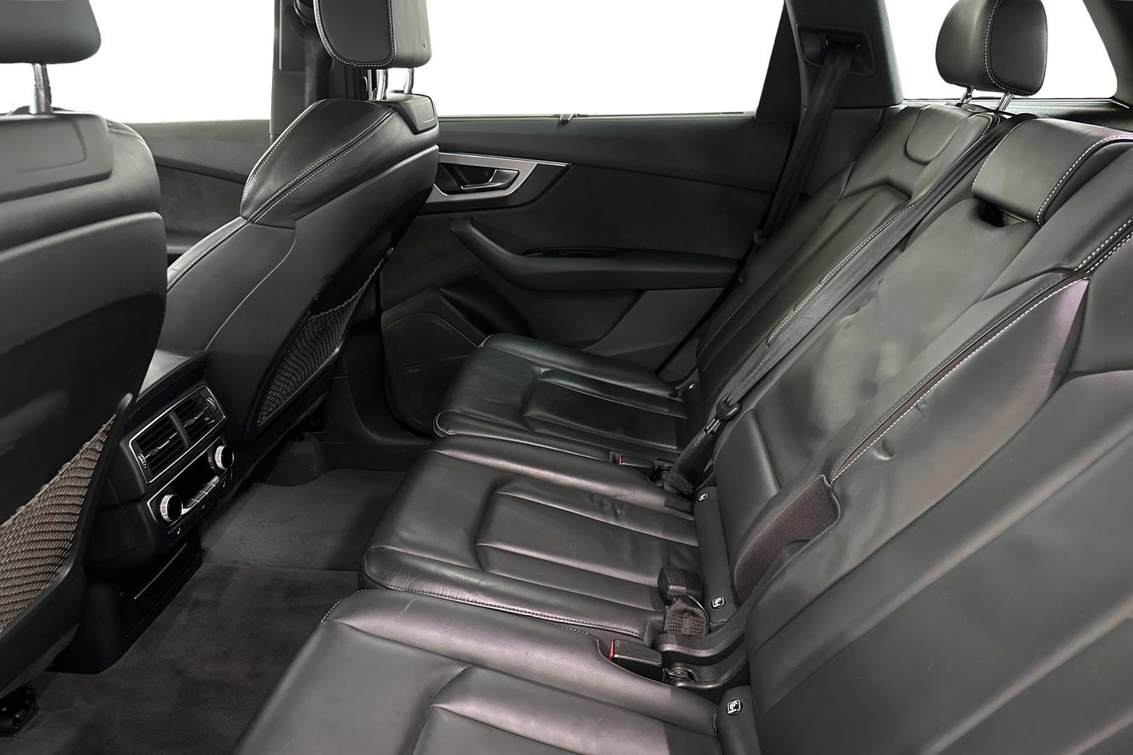 AUDI Q7 2015