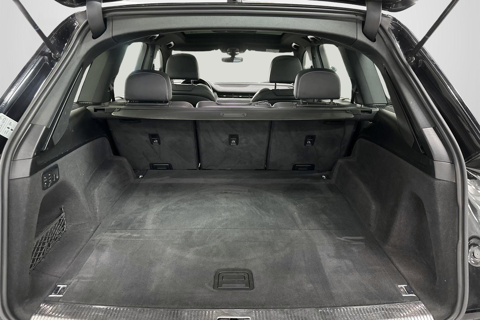 AUDI Q7 2015