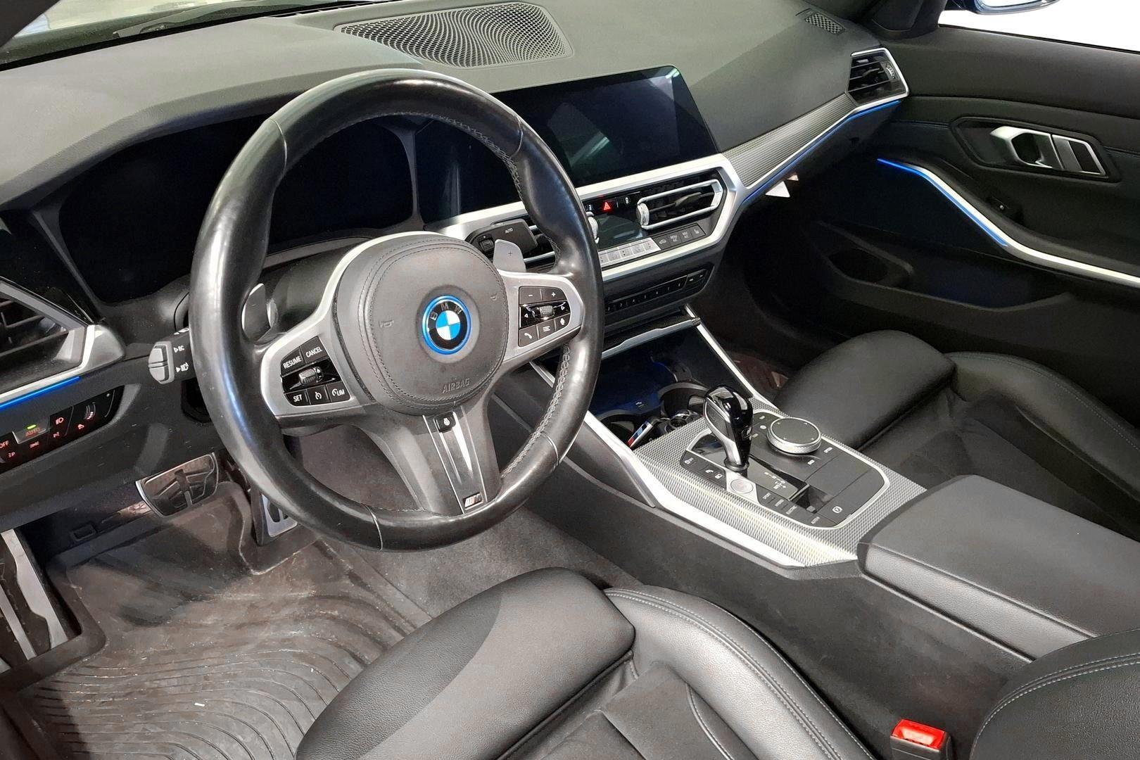 BMW 330 2022