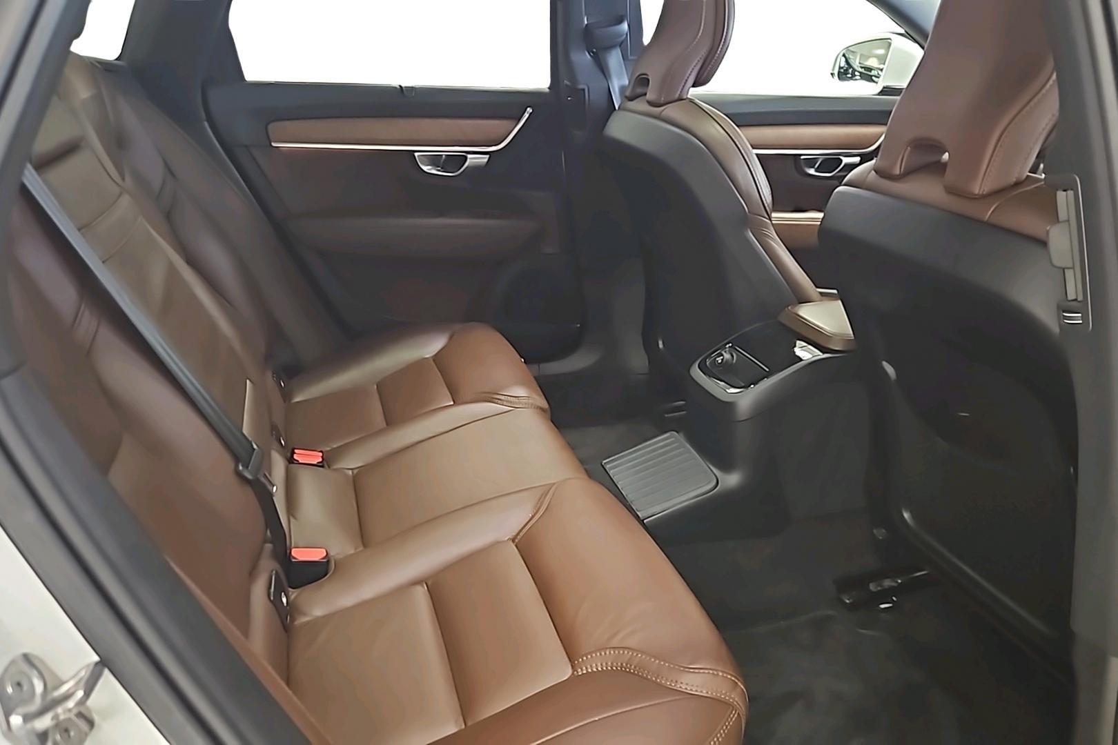 Volvo V90 13