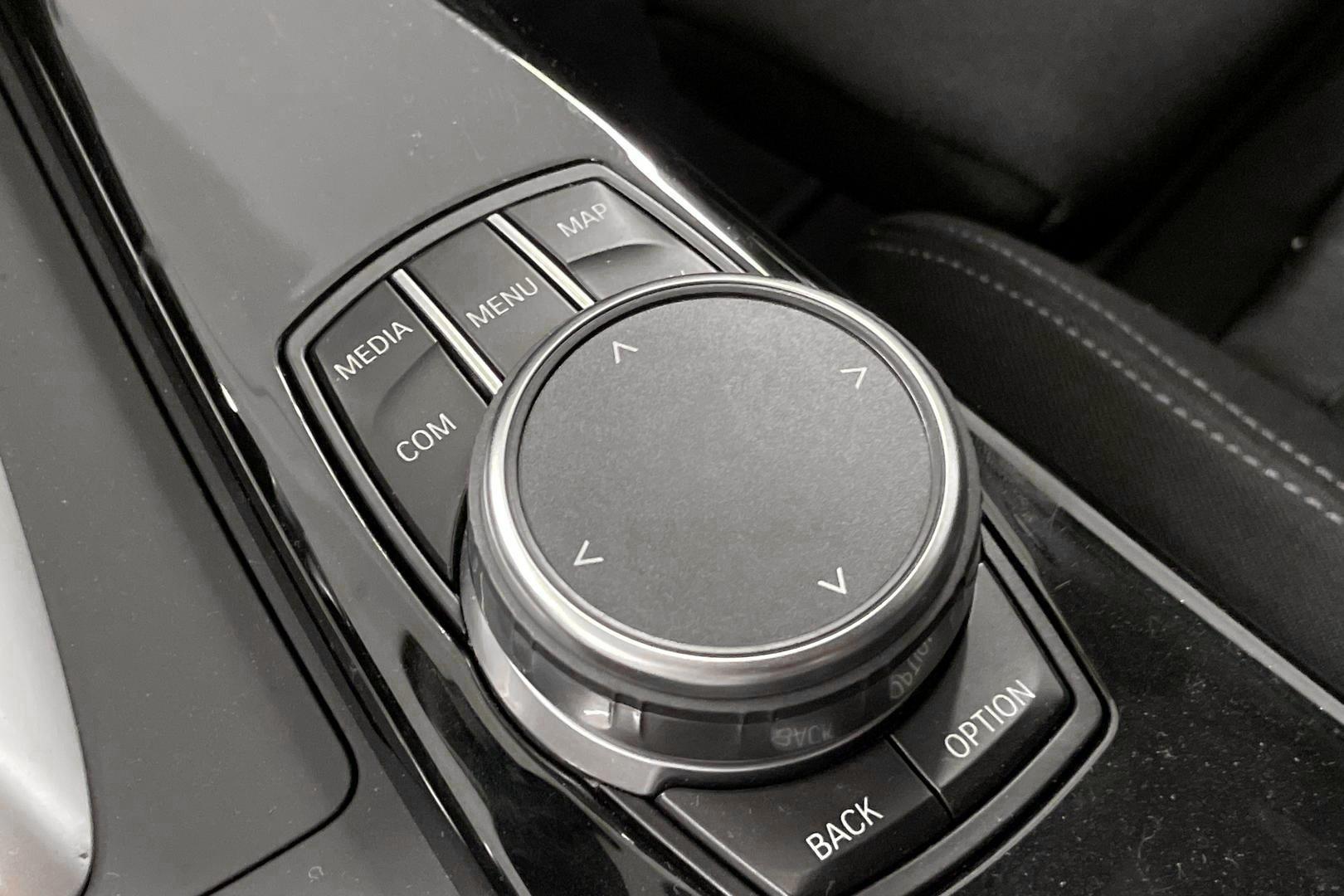 BMW 330 2019