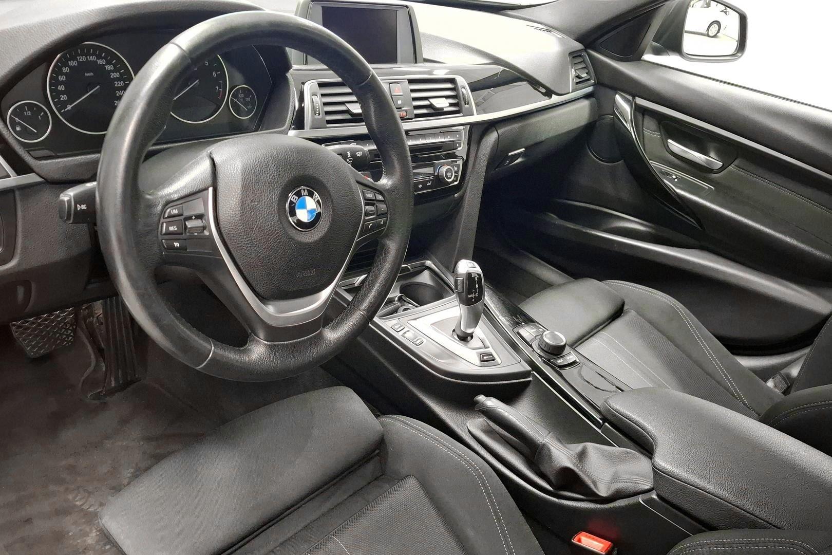 BMW 330 2016