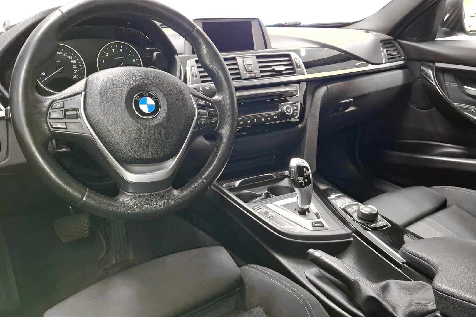 BMW 330 2016