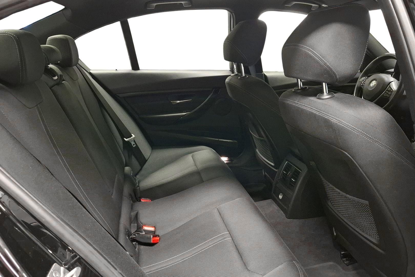 BMW 330 2016