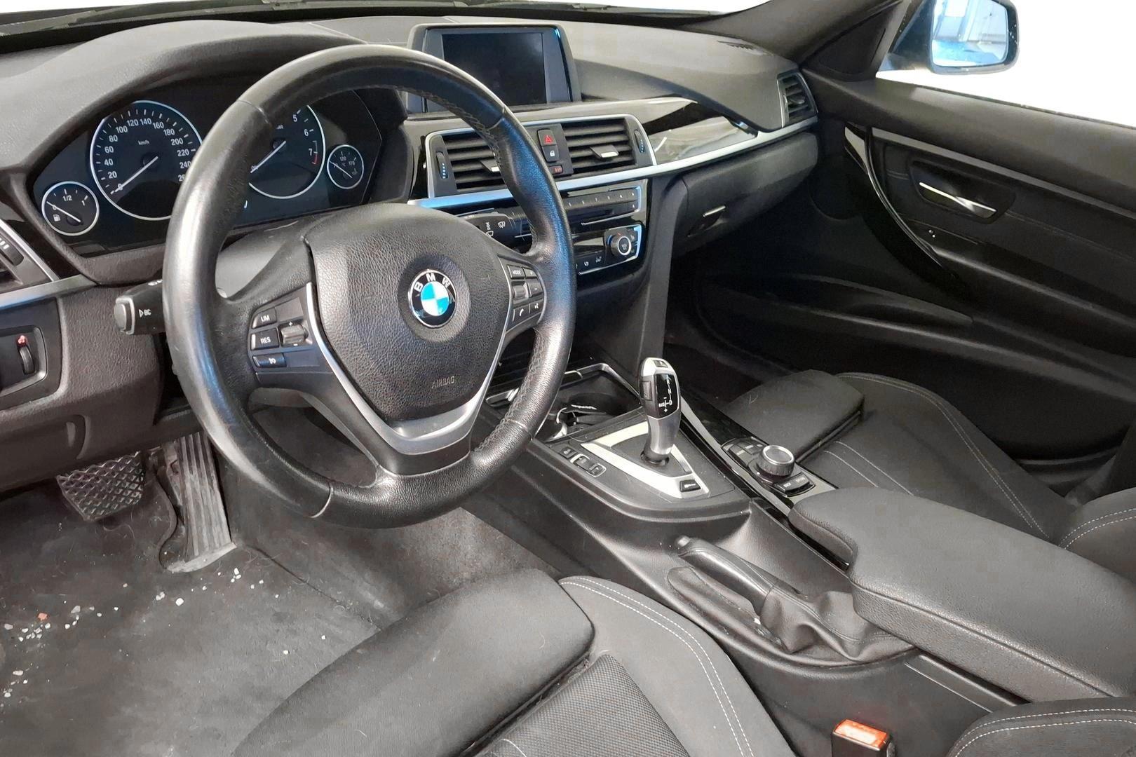 BMW 330 2016