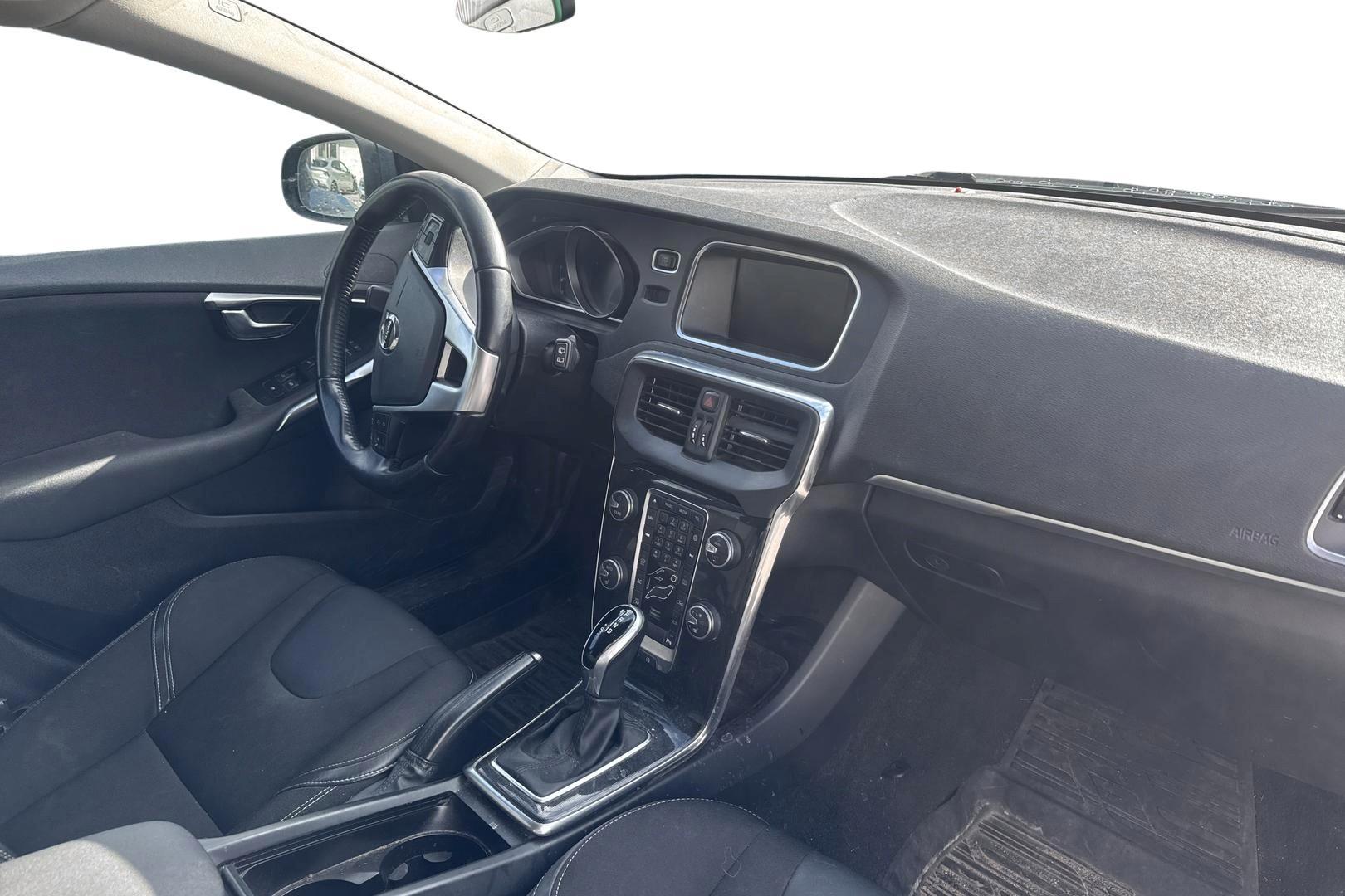 Volvo V40 2017