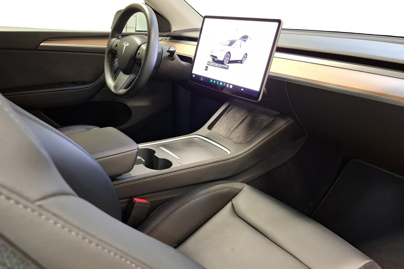 Tesla Model Y 2022