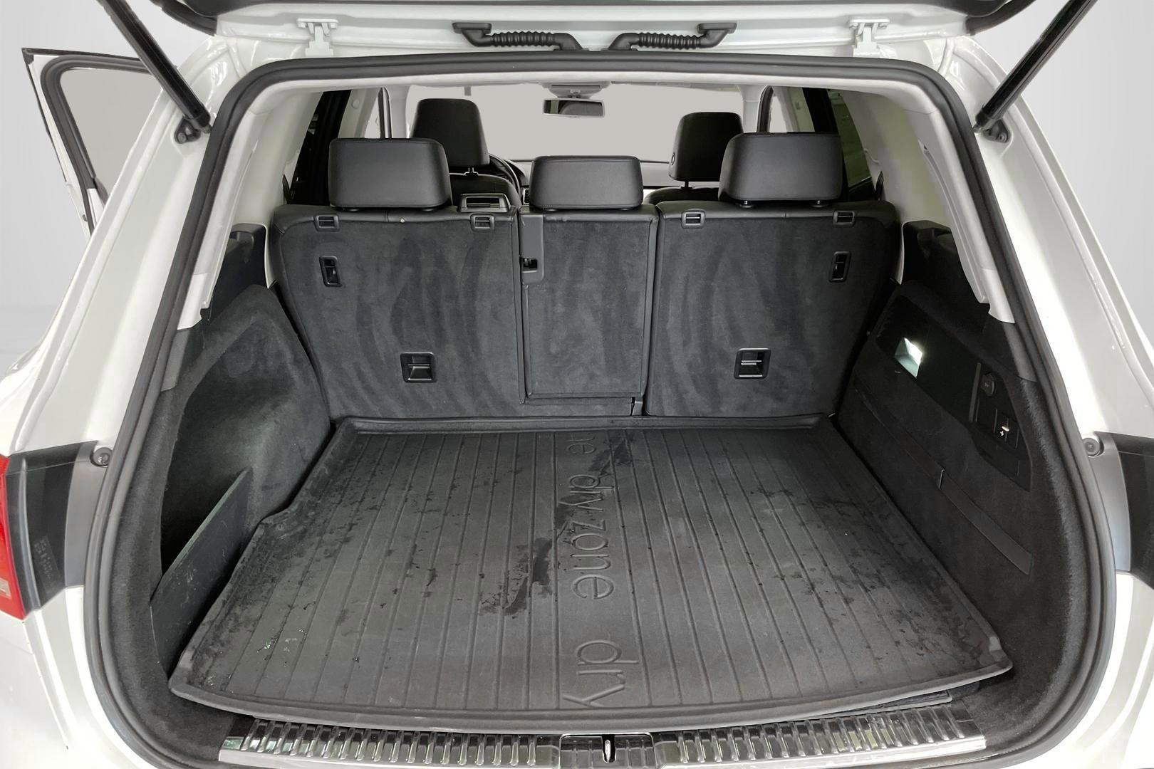 VOLKSWAGEN TOUAREG 12