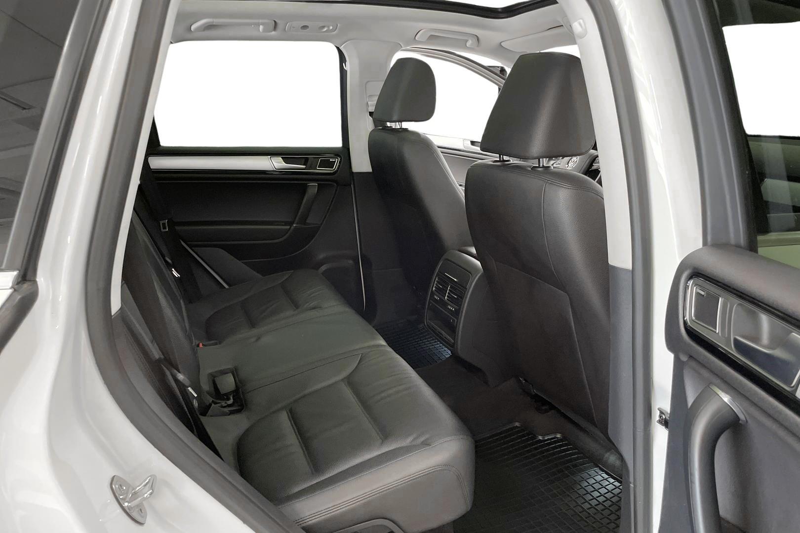 VOLKSWAGEN TOUAREG 13