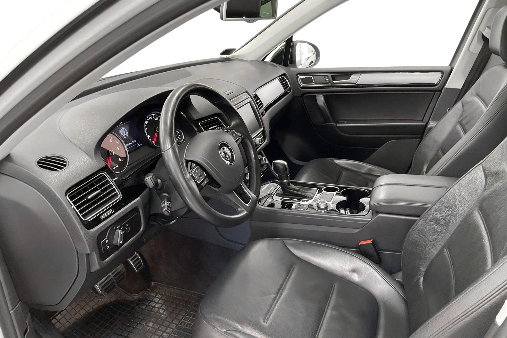 VOLKSWAGEN TOUAREG 9