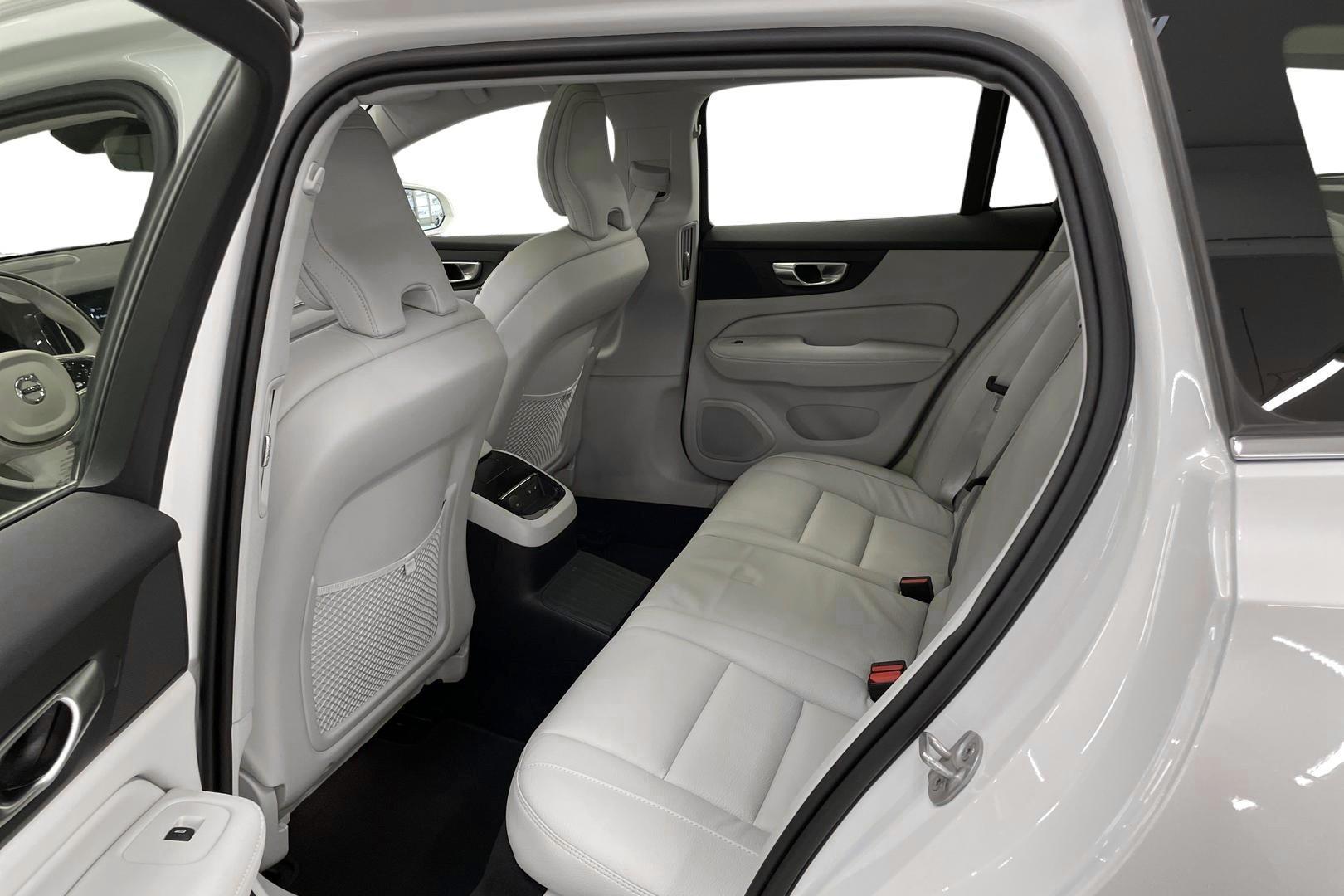 VOLVO V60 2023