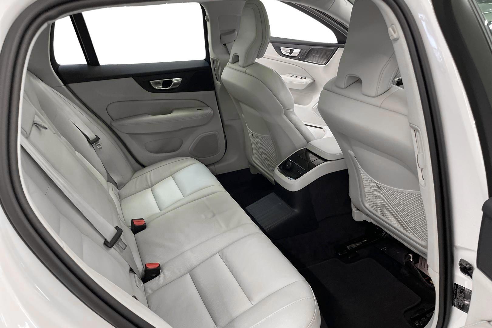 VOLVO V60 2023