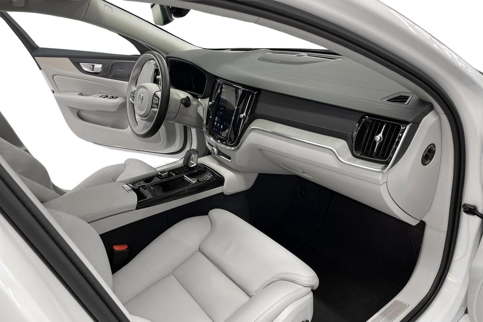 VOLVO V60 2023