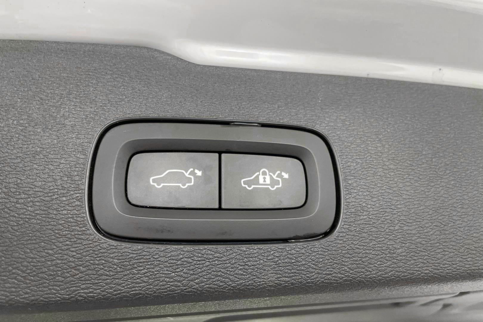 VOLVO V60 2023