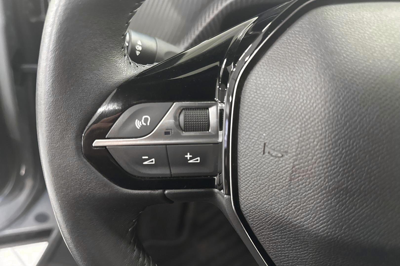 PEUGEOT e-2008 2023