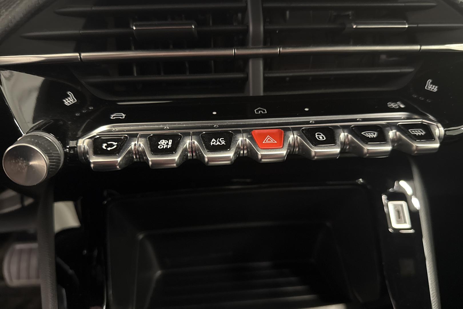 PEUGEOT e-2008 2023