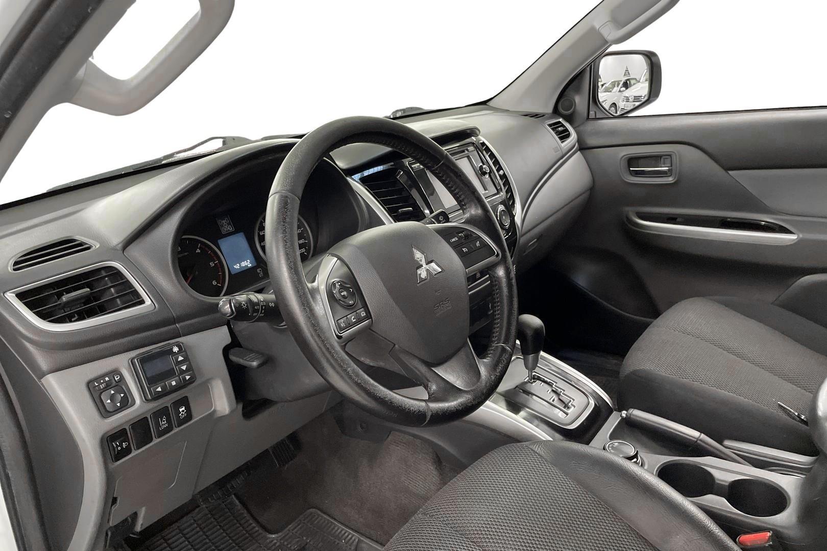 MITSUBISHI L200 2016