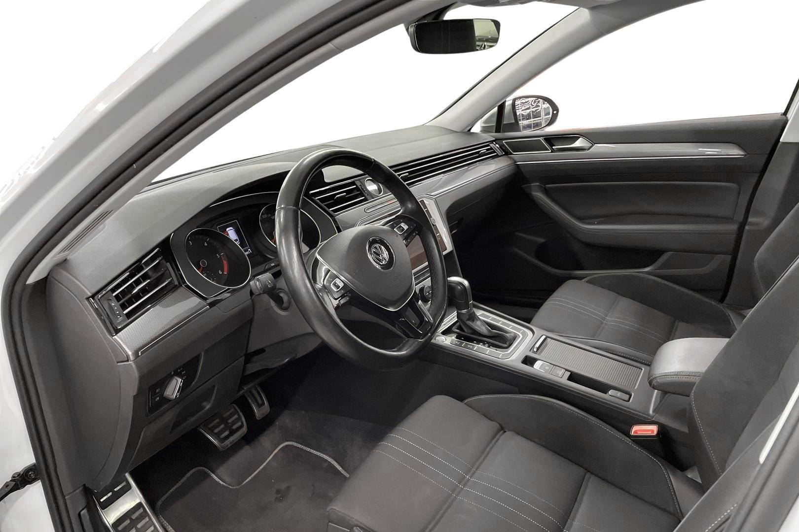 VOLKSWAGEN PASSAT 2019