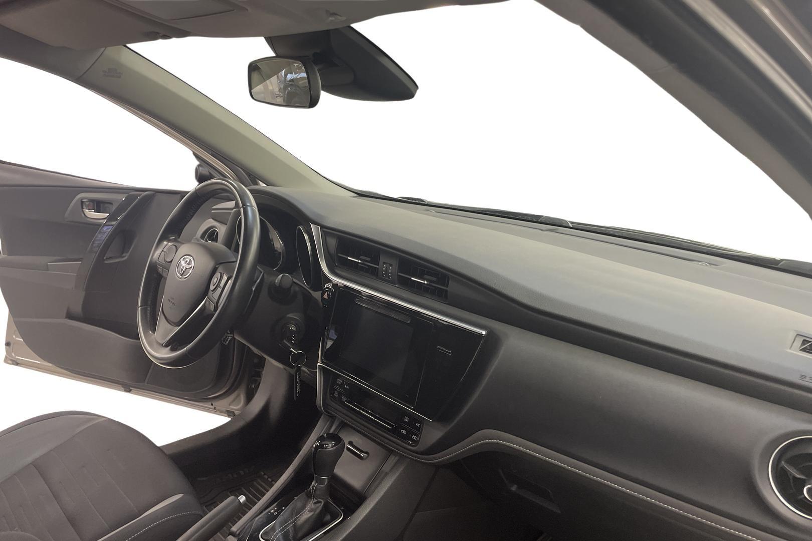 TOYOTA AURIS 2016