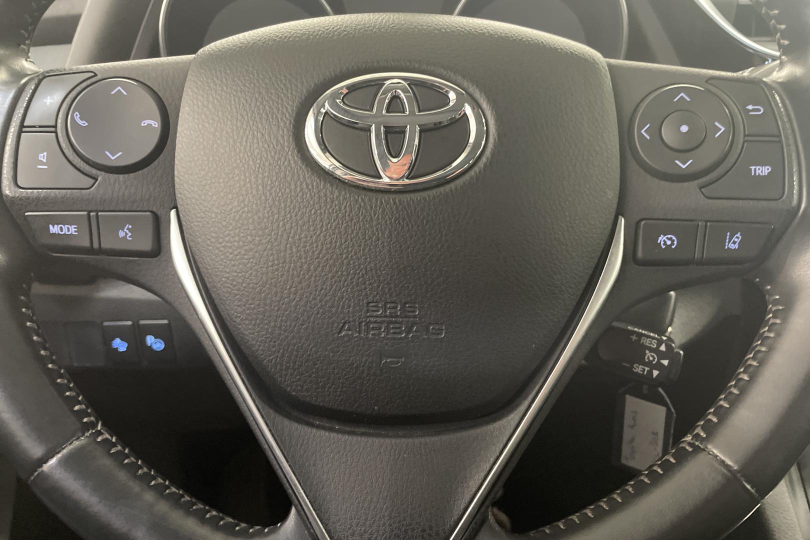 TOYOTA AURIS 2016