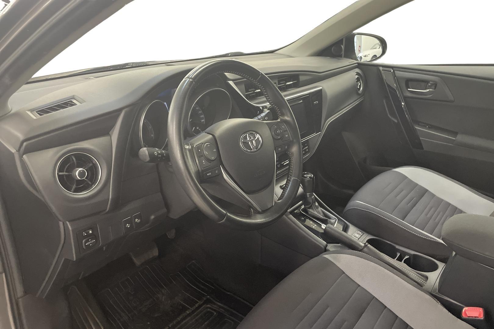 TOYOTA AURIS 2016