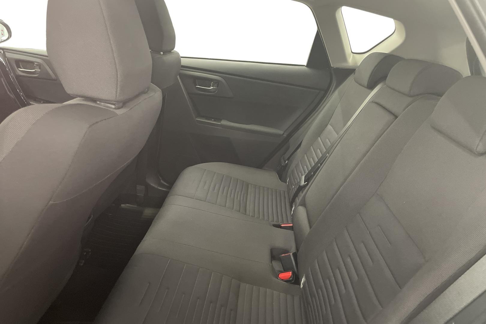 TOYOTA AURIS 2016