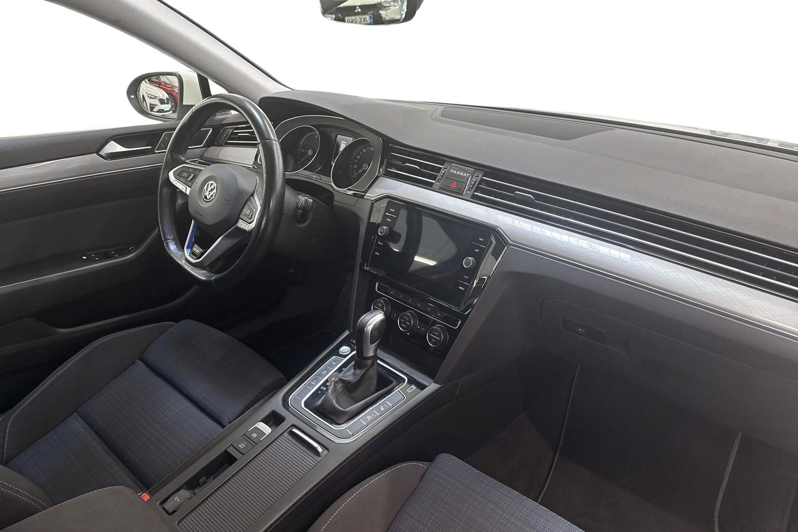 VOLKSWAGEN PASSAT 2019