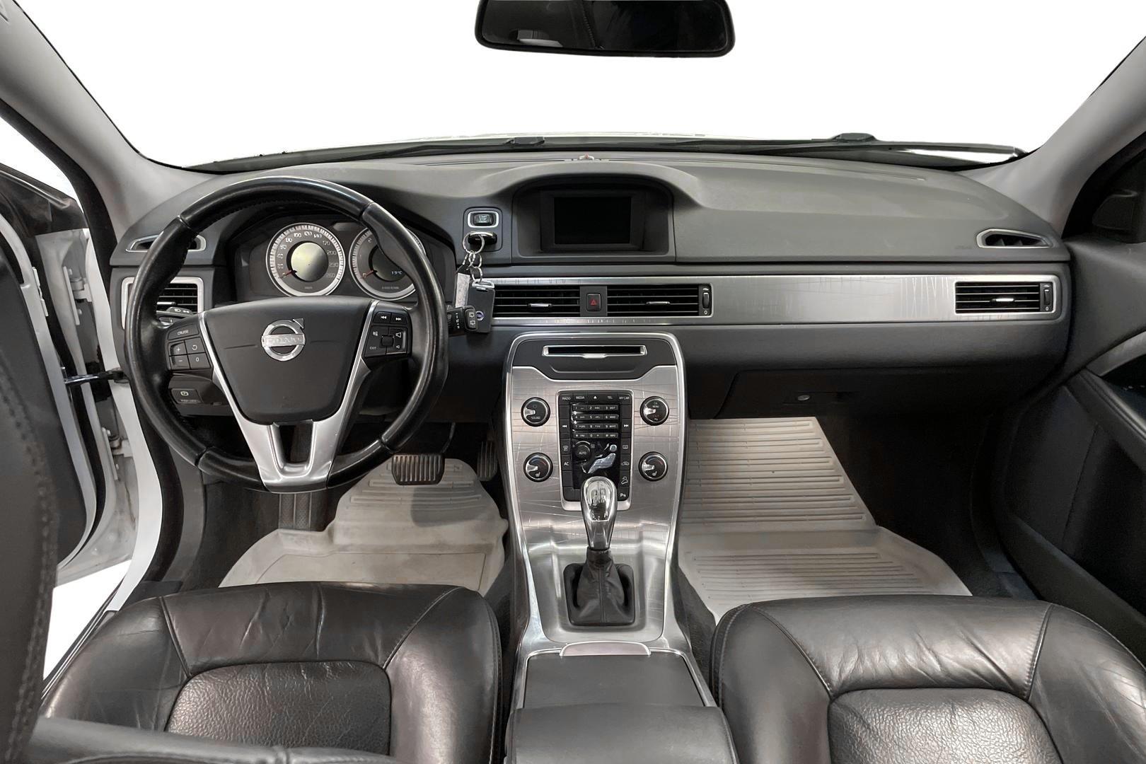 VOLVO XC70 10