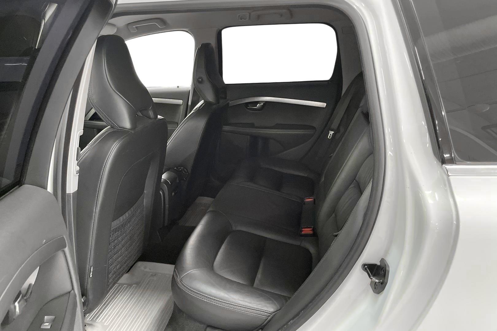 VOLVO XC70 11