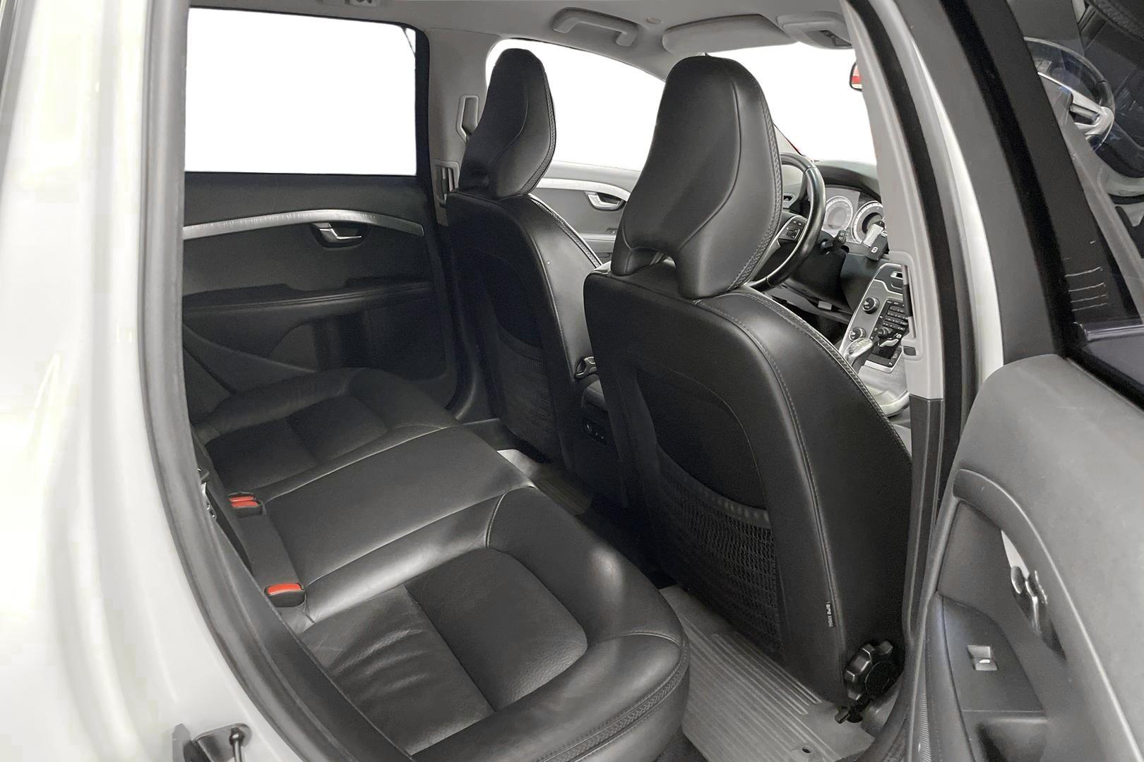 VOLVO XC70 13