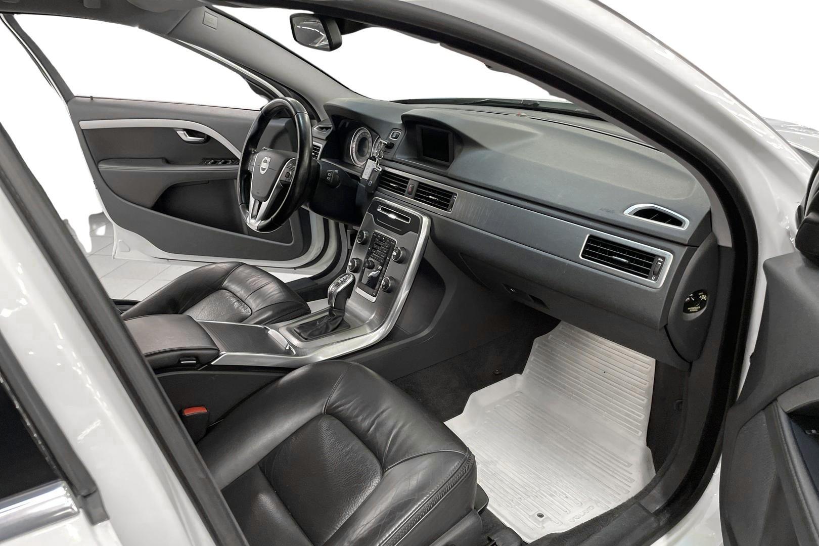 VOLVO XC70 14