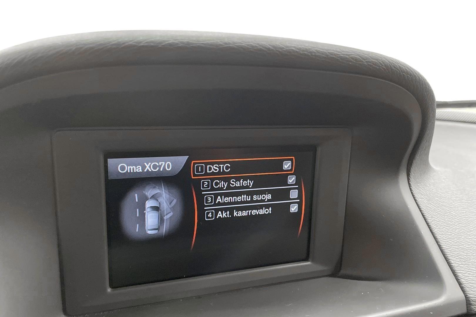 VOLVO XC70 21
