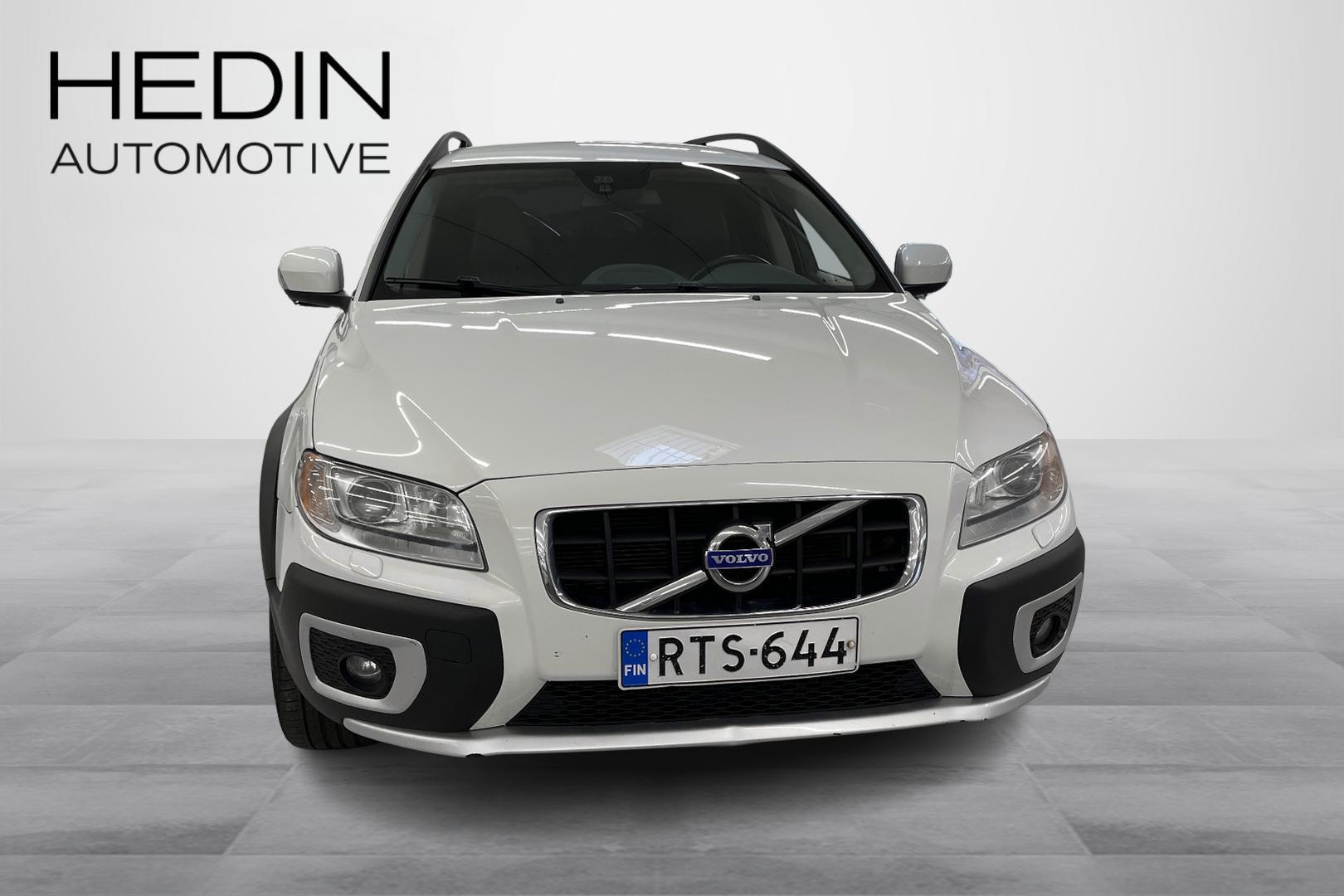 VOLVO XC70 5