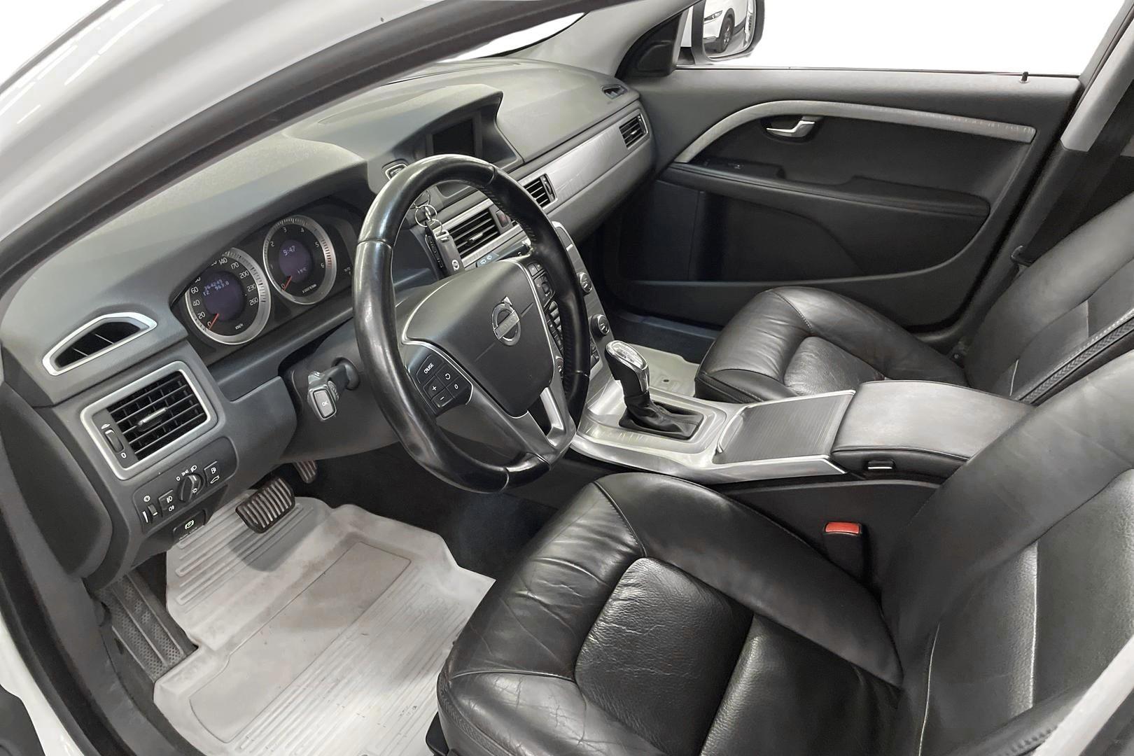 VOLVO XC70 9