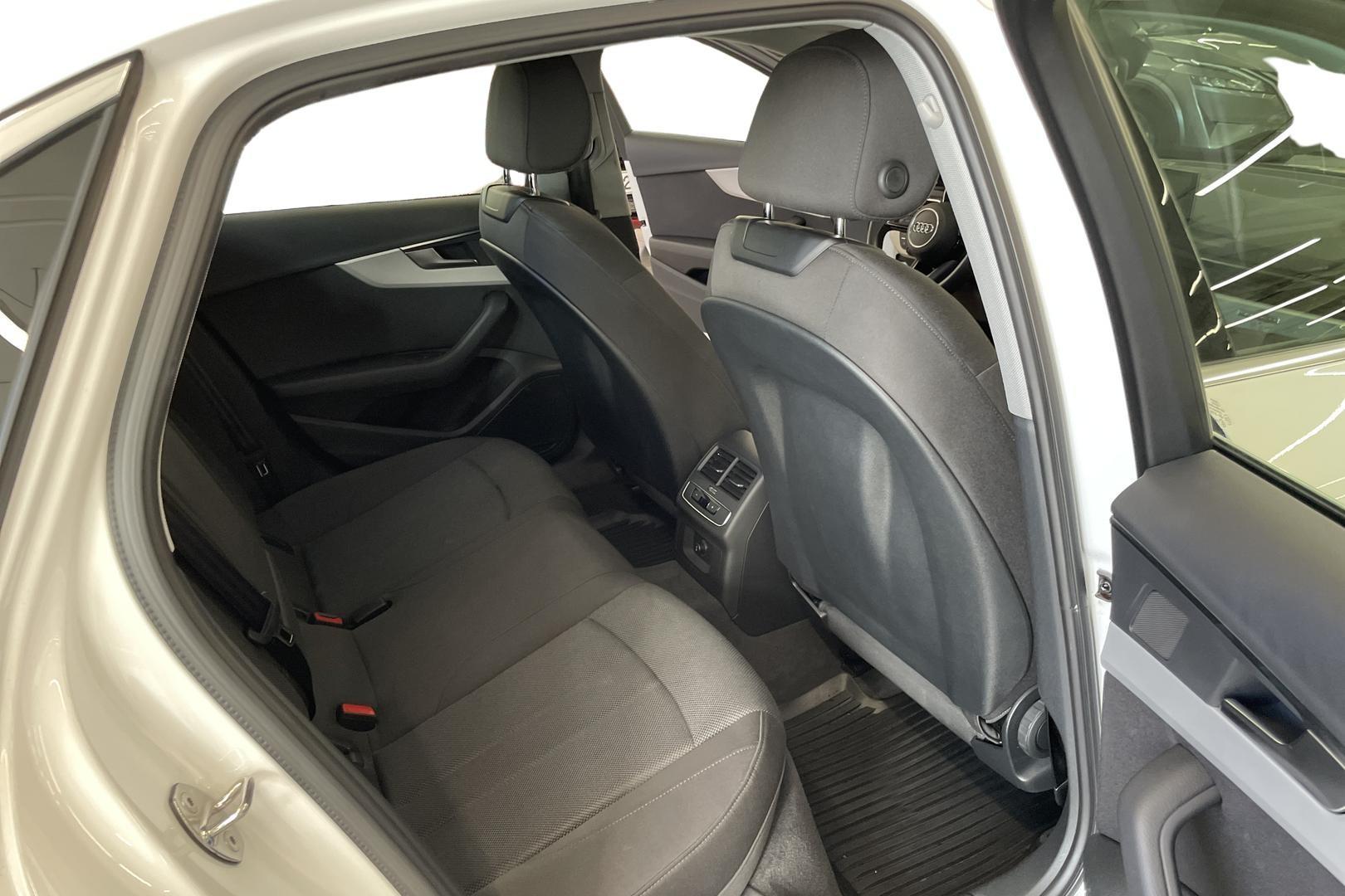 AUDI A4 2023
