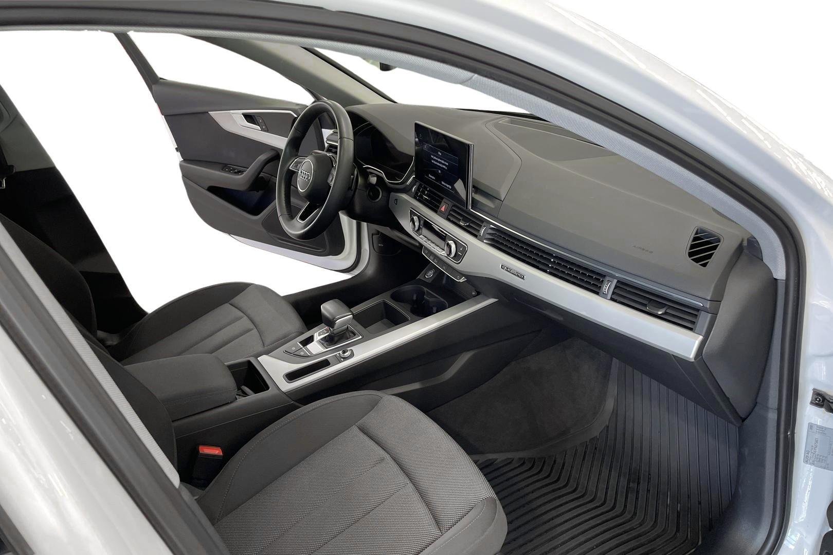 AUDI A4 2023
