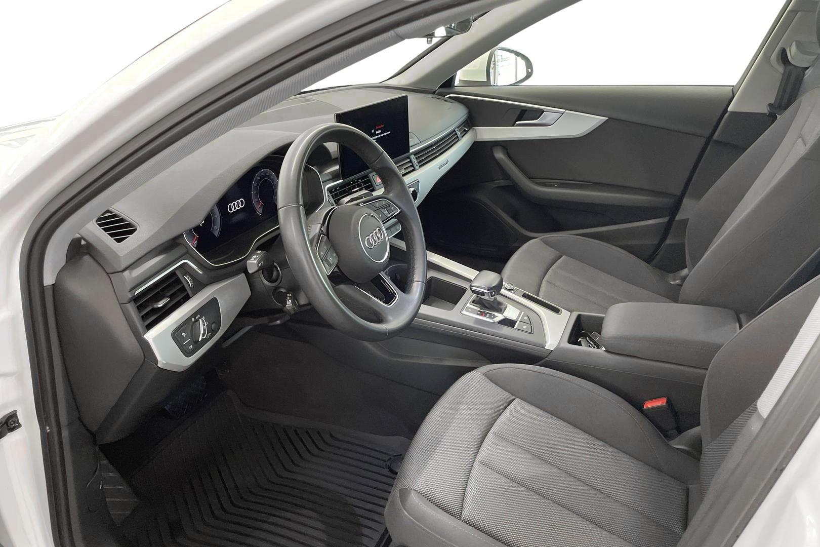 AUDI A4 2023