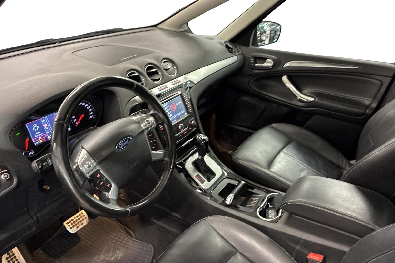 Ford S-Max 2012